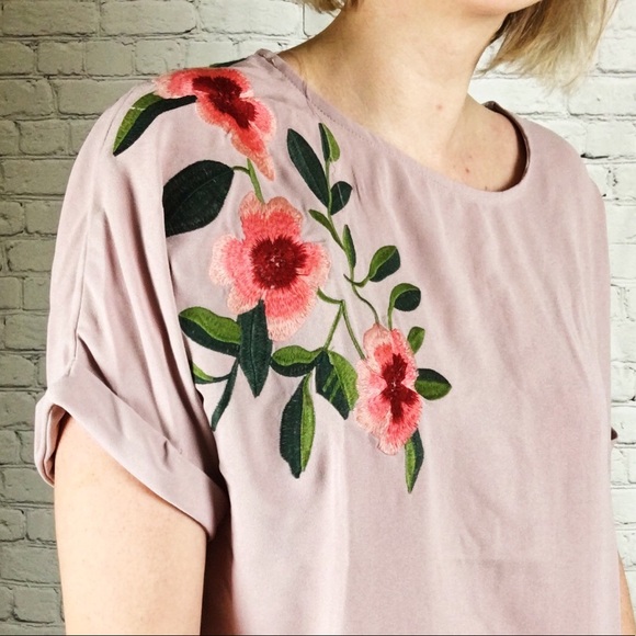 NWOT Embroidered Lavender Top - Picture 4 of 4